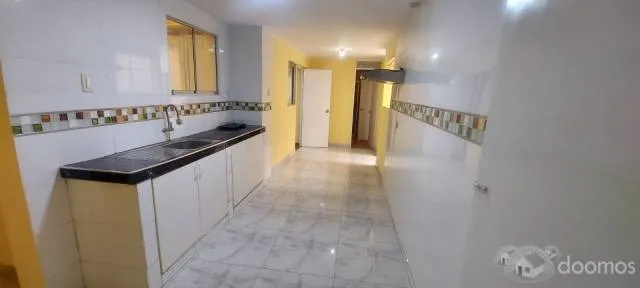 DPTO. 1ER PISO EN VENTA CON COCHERA — foto 2