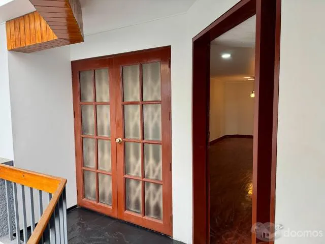???? SE ALQUILA HERMOSO DEPARTAMENTO CON 03 HABITACIONES - TODOS CON CLÓSET Y PISO DE PARQUET — foto 2