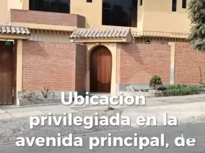 VENTA DE CASA EN LAS LOMAS DE LA MOLINA VIEJA  CON PISCINA