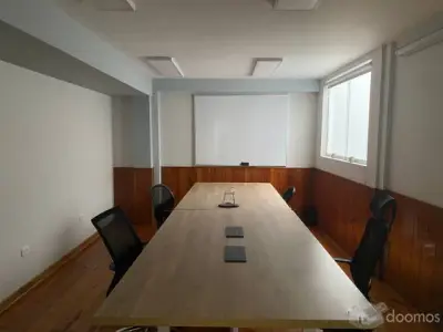 SE ALQUILAN OFICINAS EN URB LAS QUINTANAS.