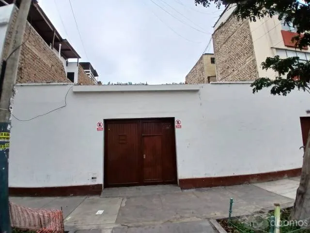 SE VENDE PREDIO COMO TERRENO - 2