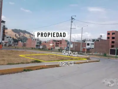 Lote con doble frontis Calle 11 Urb. Parques de Hyo