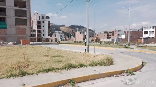 Lote con doble frontis Calle 11 Urb. Parques de Hyo — foto 2