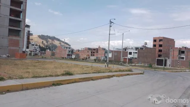 Lote con doble frontis Calle 11 Urb. Parques de Hyo — foto 4