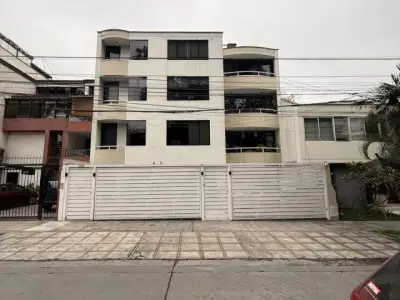 Dúplex 129 m. Frente a Parque – 4 Dormitorios + Cochera – USD 175,000