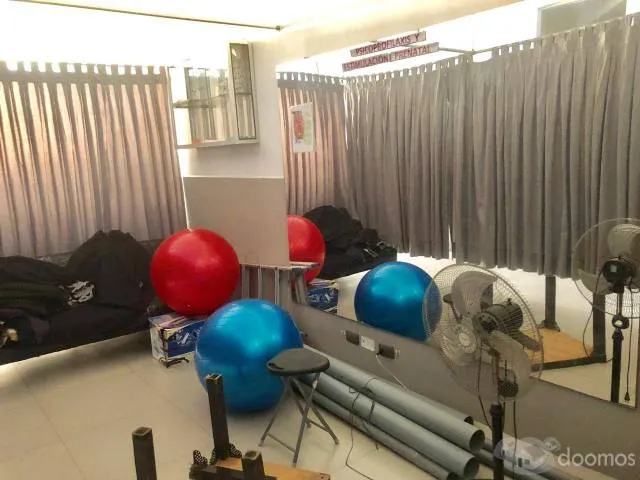 VENDO LOCAL COMERCIAL A 40 METROS DEL HOSPITAL ES SALUD " RENE TOCHE GROPPO " - 4