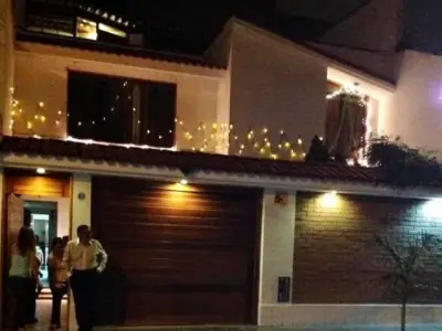 Amplia casa de 3 pisos con cochera, jardín, terrazas y doble acceso en San Martín de Porres