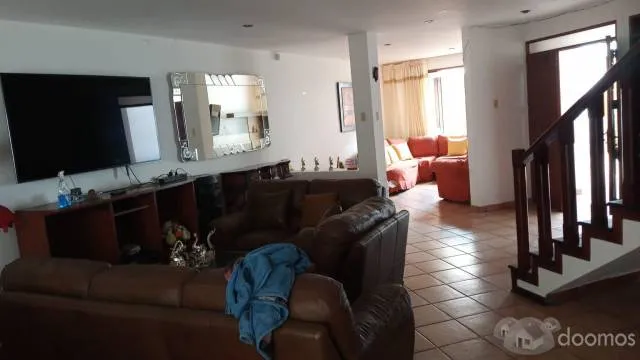 Amplia casa de 3 pisos con cochera, jardín, terrazas y doble acceso en San Martín de Porres — foto 6
