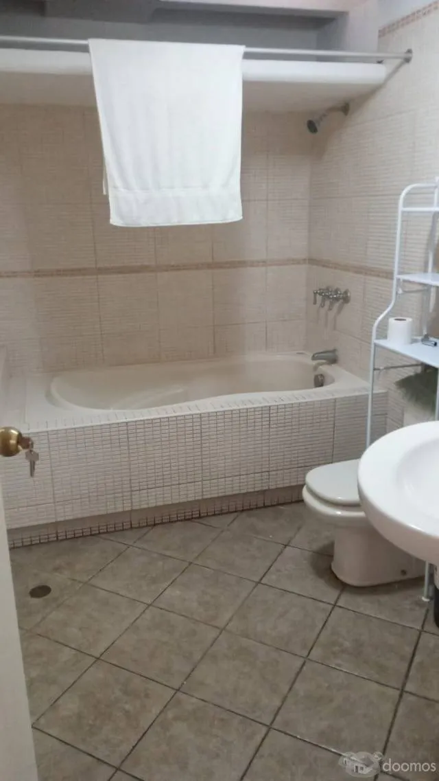 Amplia casa de 3 pisos con cochera, jardín, terrazas y doble acceso en San Martín de Porres — foto 7