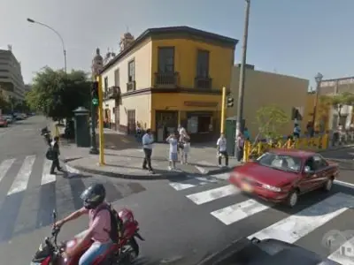 ALQUILO LOCAL COMERCIAL PUERTA CALLE EN JR. LAMPA CUADRA 7.