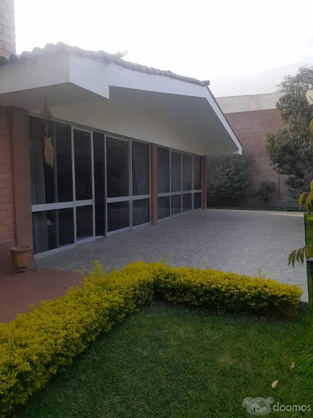 Vendo Casa en Av. Los Cedros cuadra 14 - Chacalacayo — foto 4