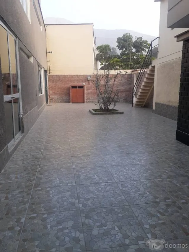 Vendo Casa en Av. Los Cedros cuadra 14 - Chacalacayo — foto 13