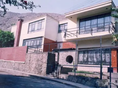 Vendo Casa en Av. Los Robles - Chacalacayo