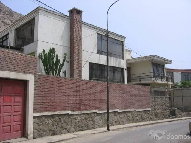 Vendo Casa en Av. Los Robles - Chacalacayo - 2