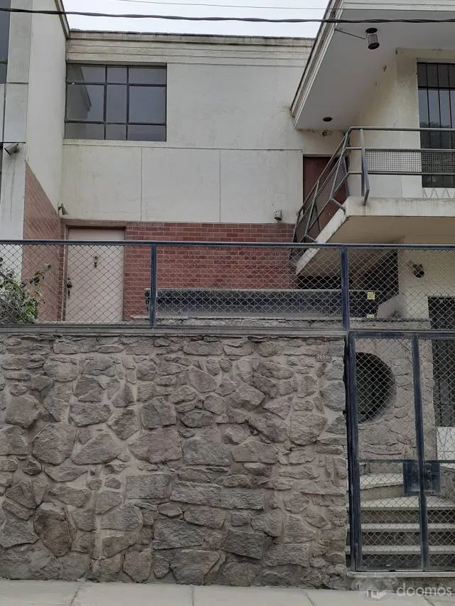 Vendo Casa en Av. Los Robles - Chacalacayo - 3