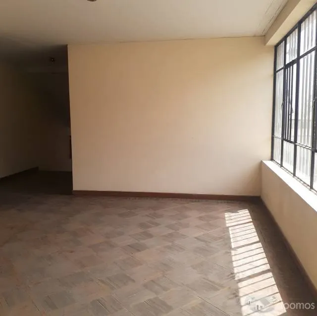 Vendo Casa en Av. Los Robles - Chacalacayo - 6