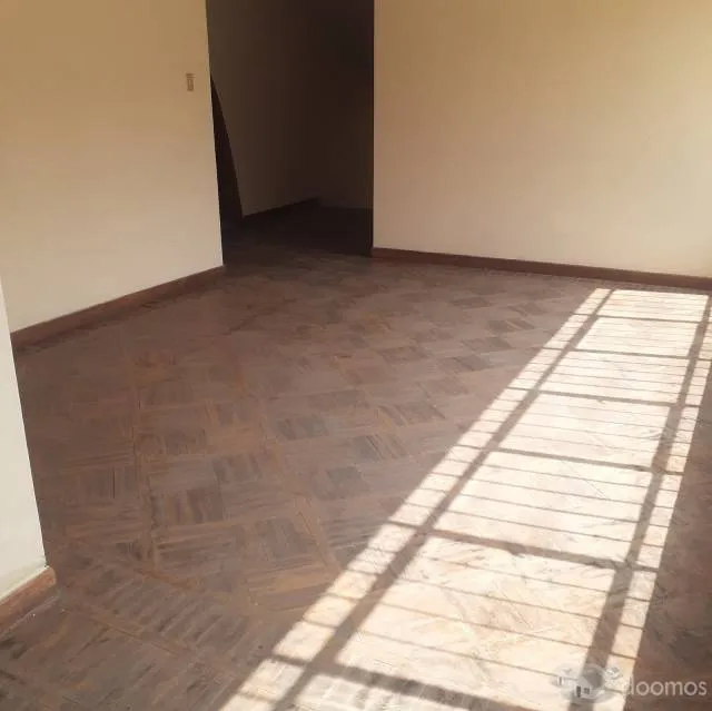 Vendo Casa en Av. Los Robles - Chacalacayo - 7