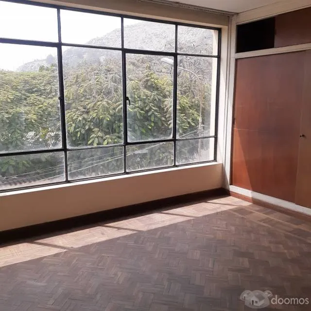 Vendo Casa en Av. Los Robles - Chacalacayo - 9