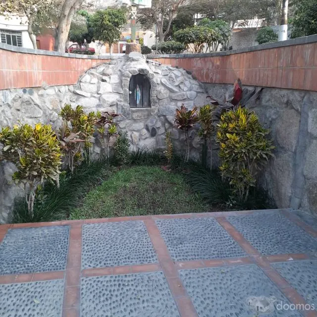 Vendo Casa en Av. Los Robles - Chacalacayo - 12