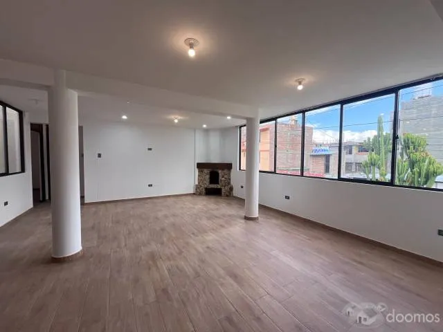 Se Vende Departamento 2do Piso con cochera Urb. Corona de Fraile — foto 2