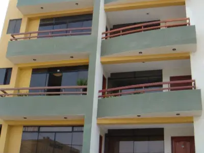 Alquilo Departamento Urb. La Macarena - La Perla
