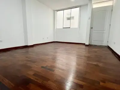 CASA 3 PISOS A PRECIO DE DPTO.+ DEPOSITO 4TO PISO Cedros de Villa - Chorrillos