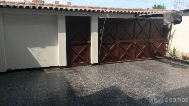 CASA AMPLIA EN EXCELENTE UBICACIÓN - IDEAL PARA COMERCIO - 10