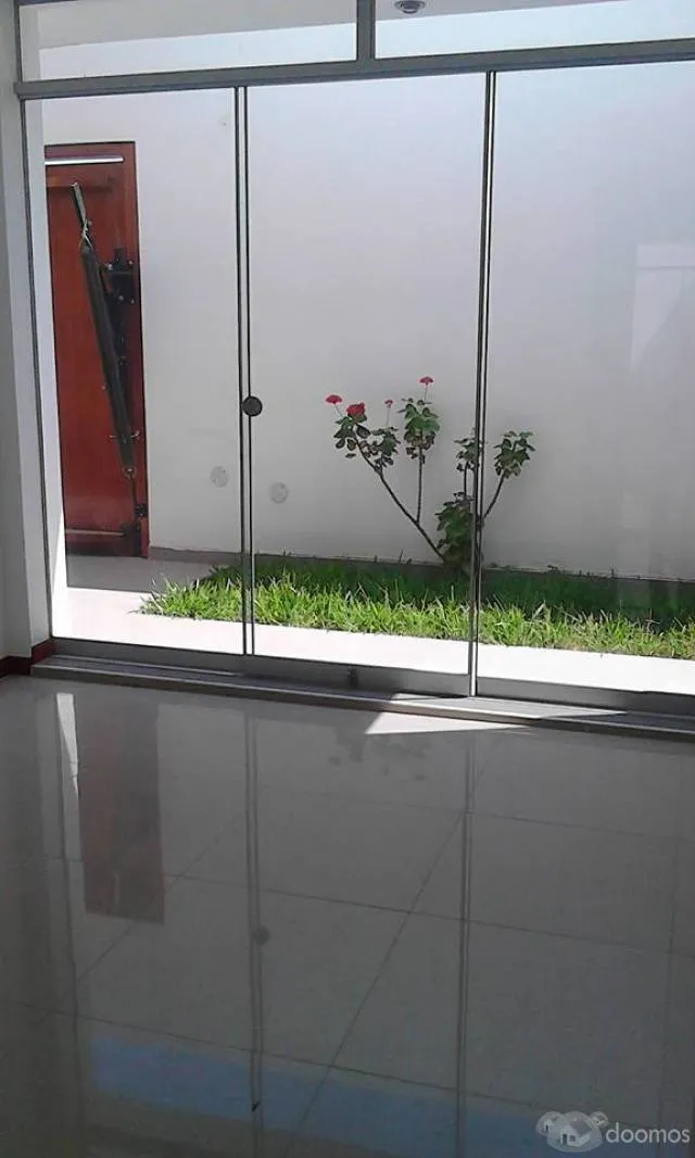 VENDO CASA DE ESTRENO - LOS SAUCES / CERCA A UNIV. SIPAN - 1