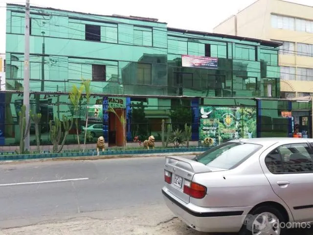 Edificio de tres pisos - 1