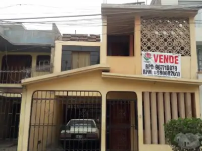 CASA DE 2 PISOS CON COCHERA
