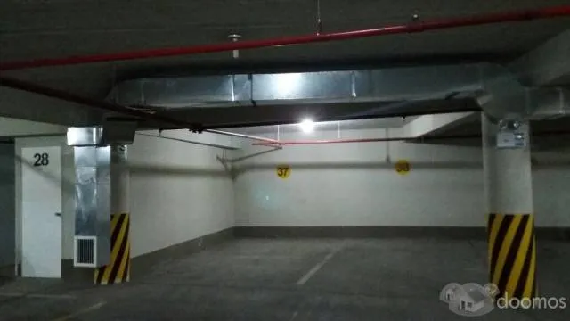 Alquilo 2 Estacionamientos $120c/u ubicados dentro de edificio - 1