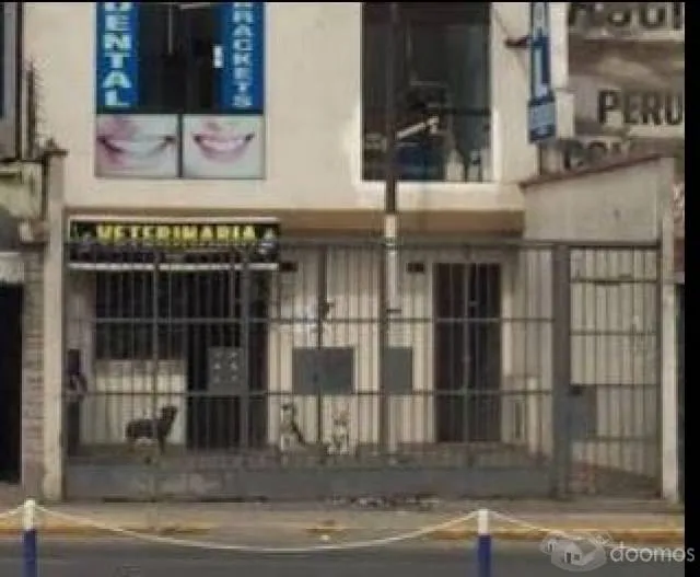 Centro Comercial en buena Ubicación - 1