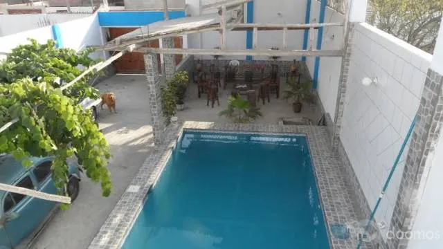 ALQUILO AMPLIA CASA AMOBLADA Y EQUIPADA EN PLAYA PULPOS 2 PISOS, PISCINA, 300 M2, PARA 10 PERSONAS - 1