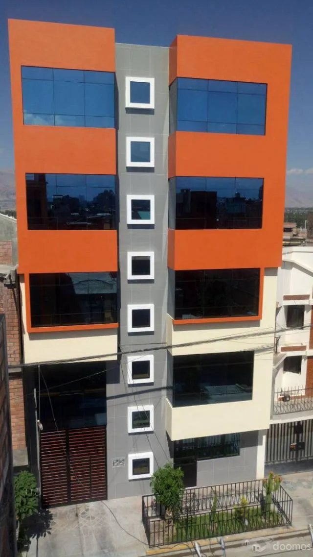 SE VENDE EDIFICIO EN ESTRENO 14 Amplios Ambientes  Jr. Malvinas No.- 159-161 Urb. Goyzueta La Rivera Huancayo.