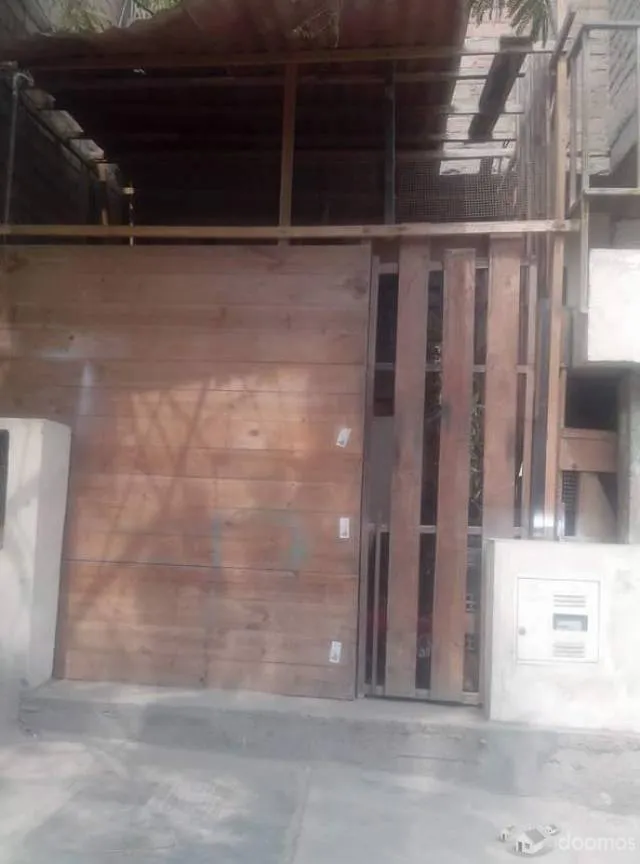 VENDO CASA UN PISO EN VILLA MARIA TRIUNFO CERCA A MUNICIPIO - 1