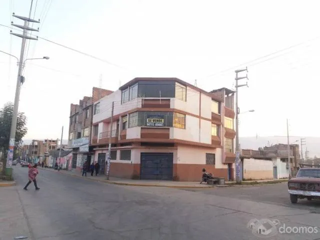 Propiedad Para Uso Comercial con Depa de 6 Dormitorios. Esquina Av. Huancavelica y Av. Arterial Chilca Huancayo. - 1