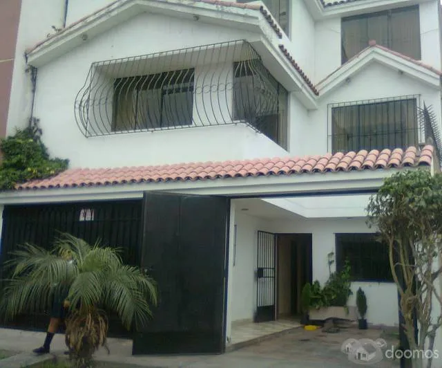 OCASION VENTA DE CASA - FRENTE A PARQUE - 3