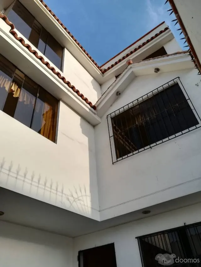 OCASION VENTA DE CASA - FRENTE A PARQUE - 4