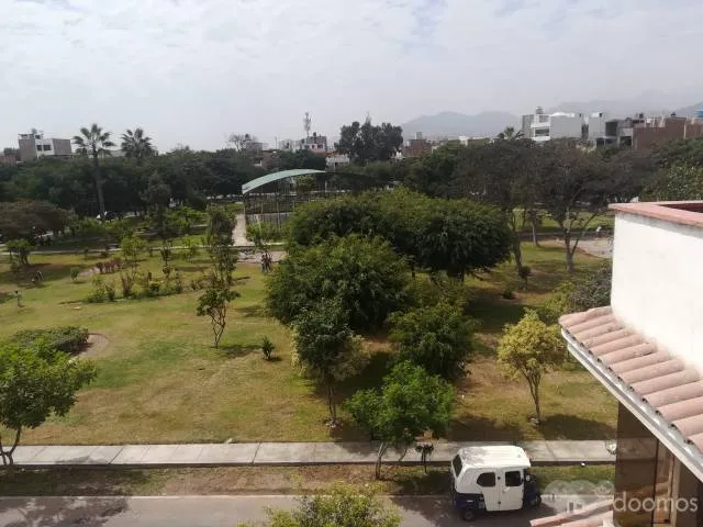 OCASION VENTA DE CASA - FRENTE A PARQUE - 5