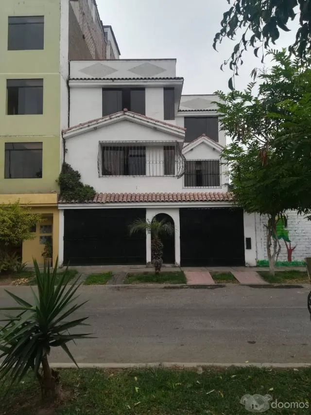 OCASION VENTA DE CASA - FRENTE A PARQUE - 6