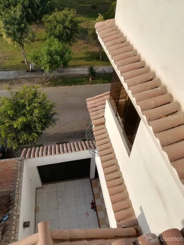 OCASION VENTA DE CASA - FRENTE A PARQUE - 8