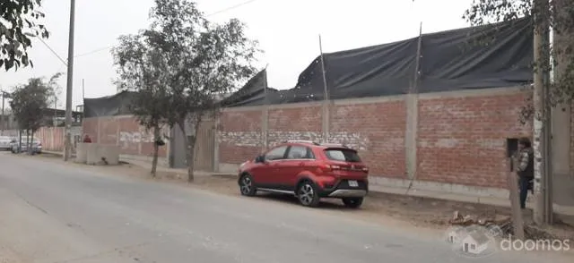 vendo terreno cvomercial av Huachgipa urbanizacion la Capitana - 1