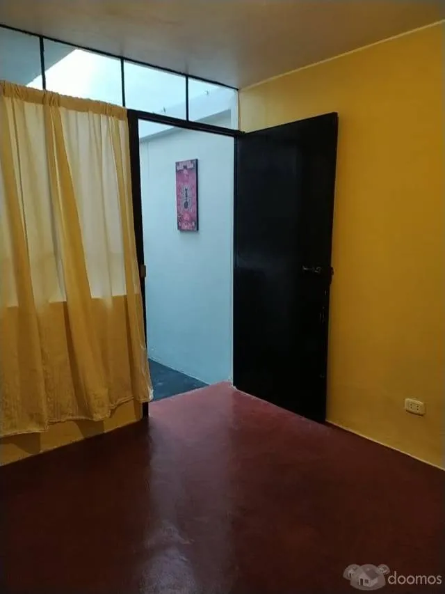 SE ALQUILA 1 HABITACION EN CERCADO DE LIMA LIMITE CON PUEBLO LIBRE ZONA CENTRICA A UNIVERSIDADES Y CENTROS COMERCIALES CON WIFI — foto 2