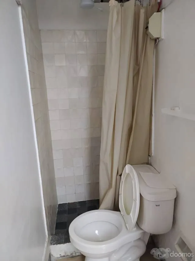 SE ALQUILA 1 HABITACION EN CERCADO DE LIMA LIMITE CON PUEBLO LIBRE ZONA CENTRICA A UNIVERSIDADES Y CENTROS COMERCIALES CON WIFI — foto 3