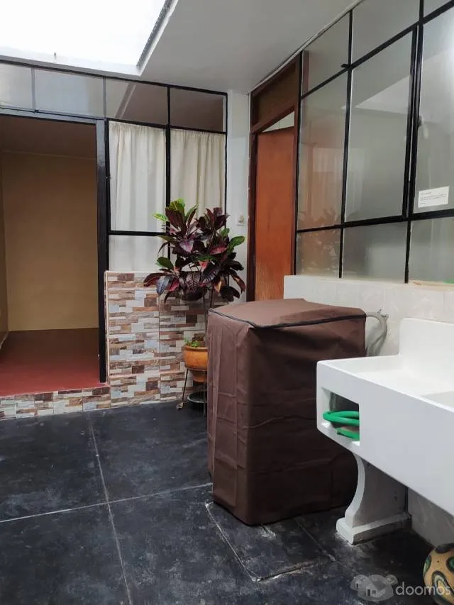 SE ALQUILA 1 HABITACION EN CERCADO DE LIMA LIMITE CON PUEBLO LIBRE ZONA CENTRICA A UNIVERSIDADES Y CENTROS COMERCIALES CON WIFI — foto 4