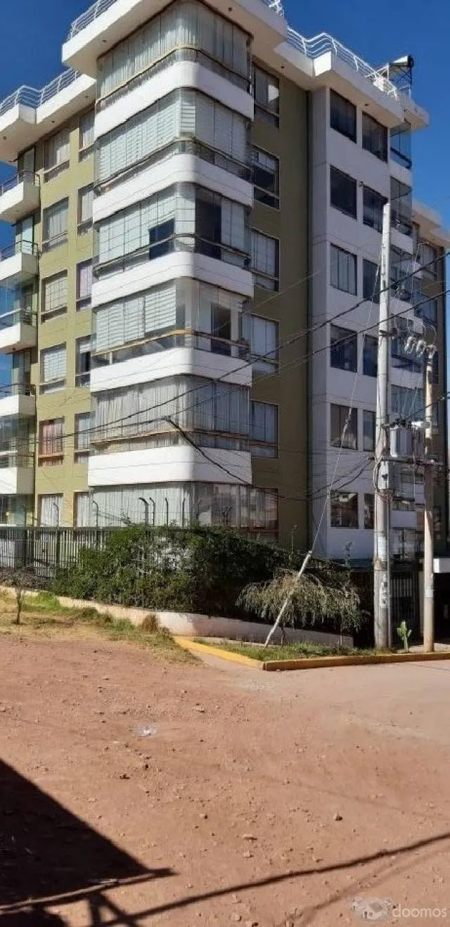 EN VENTA DEPARTAMENTO EN URB. VERSALLES - 1