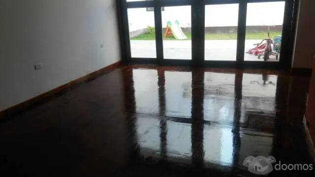 SE ALQUILA O VENDE CASA AMPLIA PARA EMPRESAS - 1