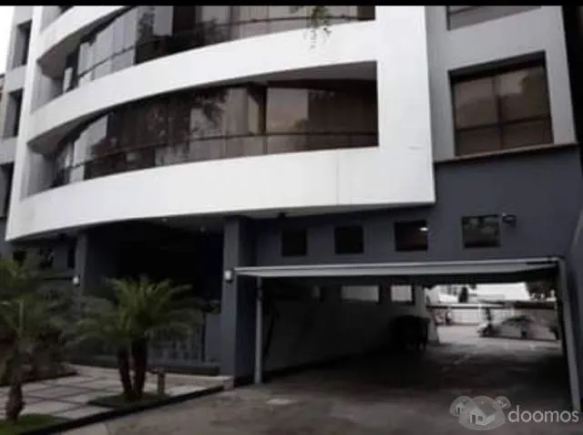 VENTA DE COCHERA TECHADA EN SAN ISIDRO - 1
