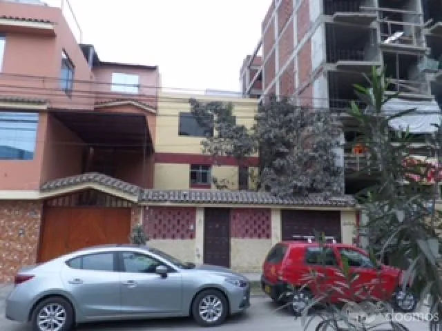CASA DE 3 PISOS EN SALAMANCA - BUENA UBICACIÓN. - 1