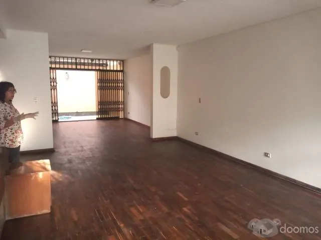 CASA LISTA PARA HABITAR SE ALQUILA , IDEAL NEGOCIO SOBRE AVENIDA - 1